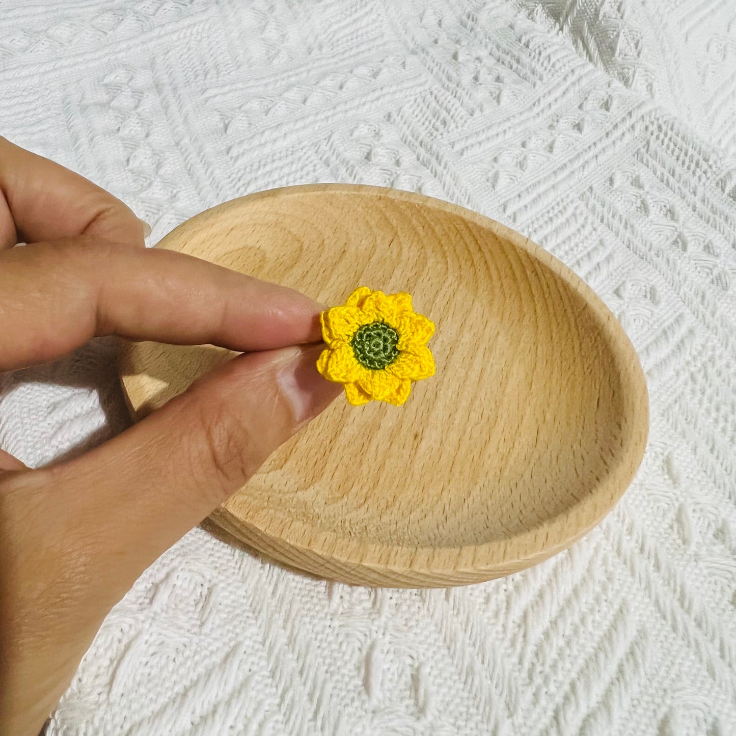 micro crochet sunflower ring green